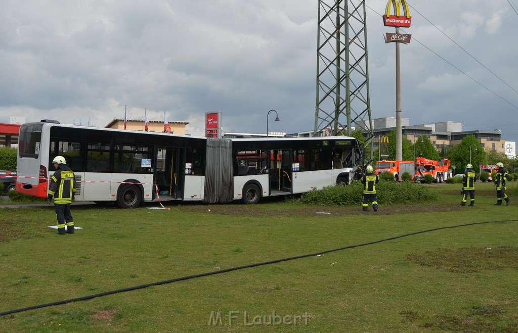 Schwerer Bus Unfall Koeln Porz Gremberghoven Neuenhofstr P014.JPG - Miklos Laubert